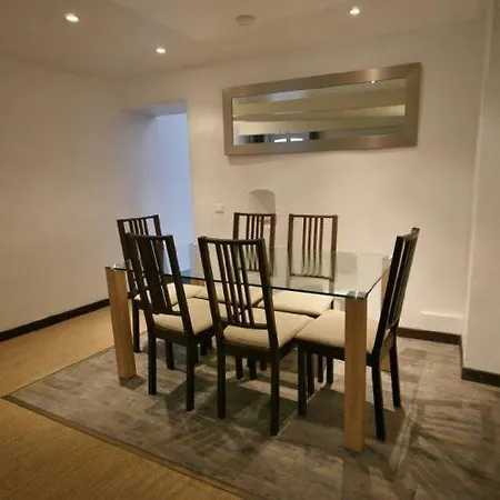 Sleeps 9 Air Con Wifi Apartamento Cannes